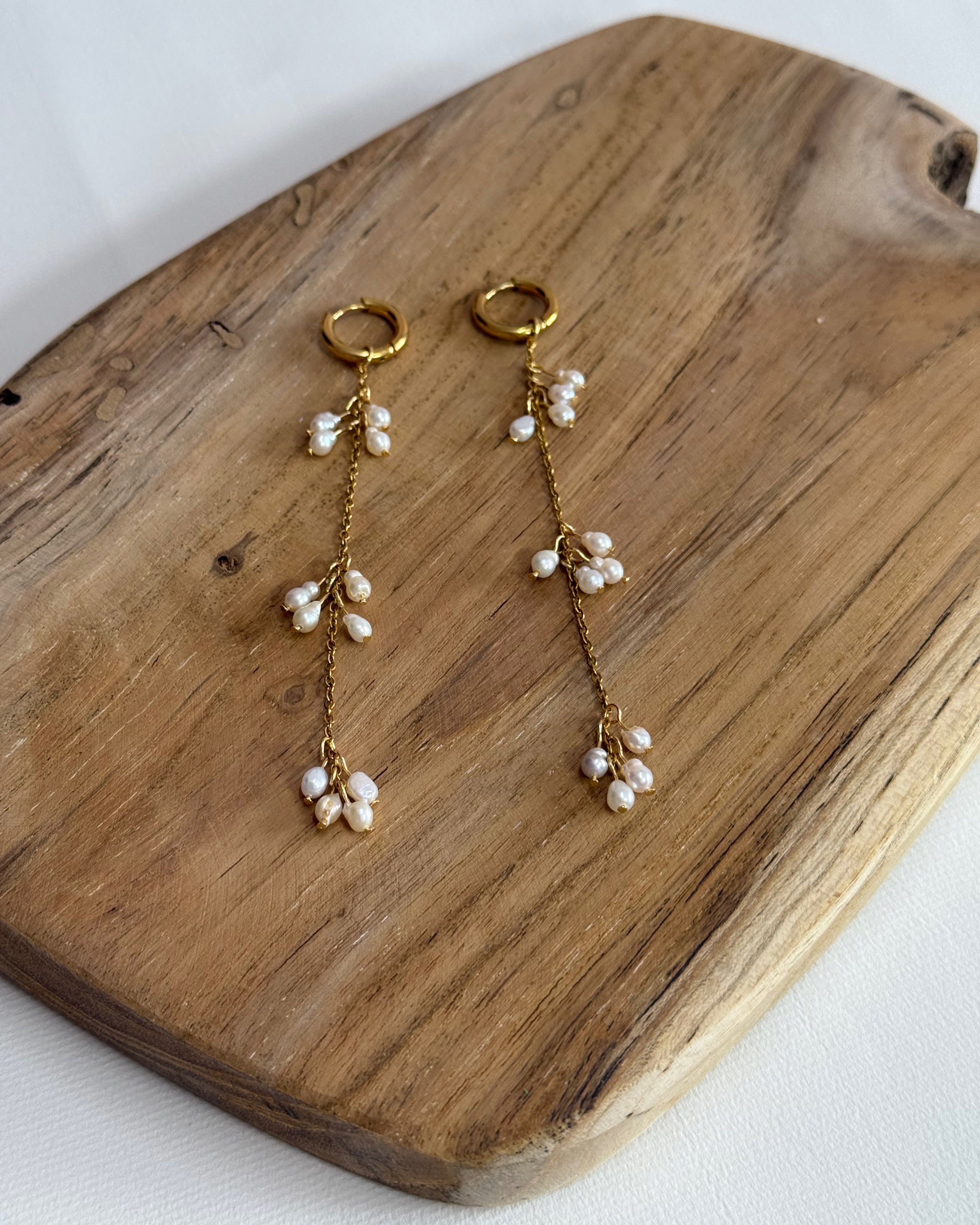 BOUCLES D'OREILLES LIGNE DE PERLES